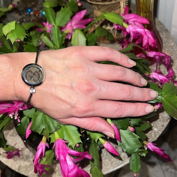 Authentic Gucci Upcycled Bracelet Round Bezel Shadow Box With Rhinestone - Picture 10 of 12